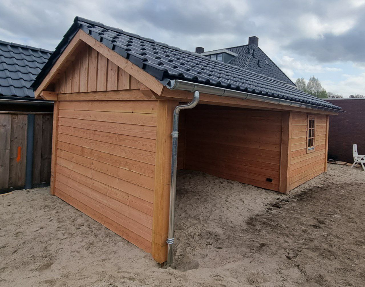Douglas schuur met pannendak