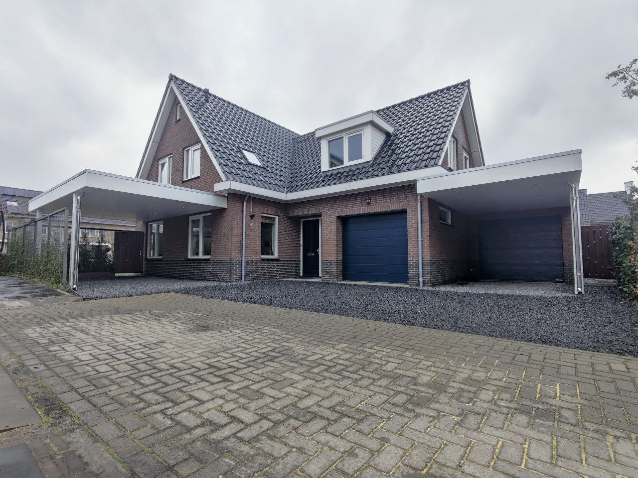 2-carports-wit